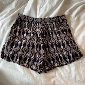 LF Flowy shorts size S